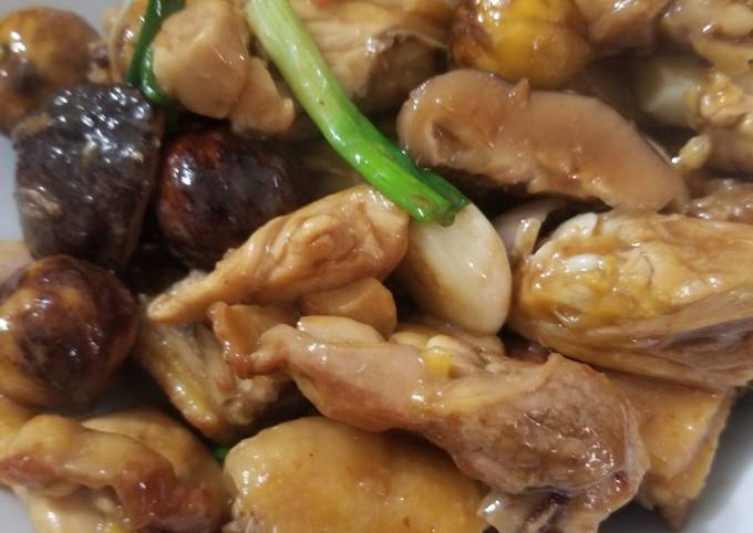 Step-by-Step Guide to Prepare Quick Chestnut Chicken Pot 栗子炆雞