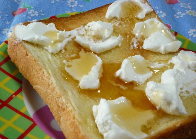 Step-by-Step Guide to Make Ultimate Strained Yogurt and Honey Toast