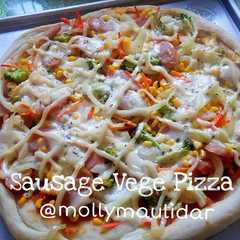Sausage Vege Pizza রেসিপির প্রধান ছবি