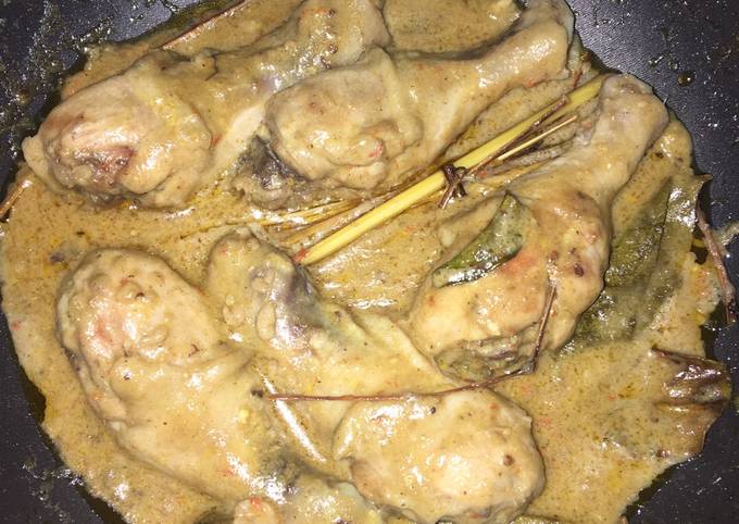 Opor Ayam (Pedas)