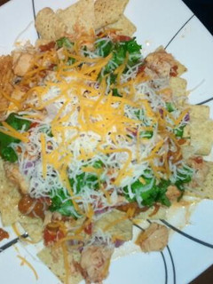 A picture of chicken nachos.