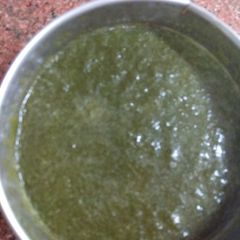 A picture of Green garlic chutney.