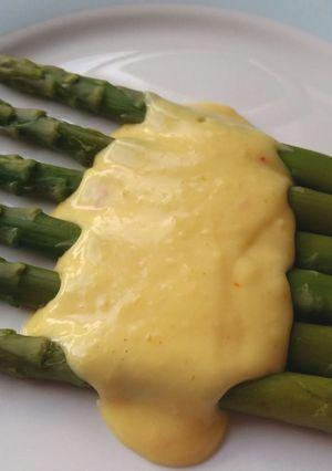 A picture of Vickys Asparagus with Vegan Hollandaise Sauce, GF DF EF SF NF.