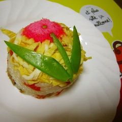A picture of Cute and Tiny Gomoku Sushi Cake For Cherry Blossom Viewing.