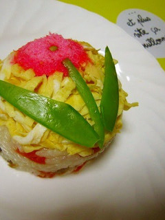 A picture of Cute and Tiny Gomoku Sushi Cake For Cherry Blossom Viewing.