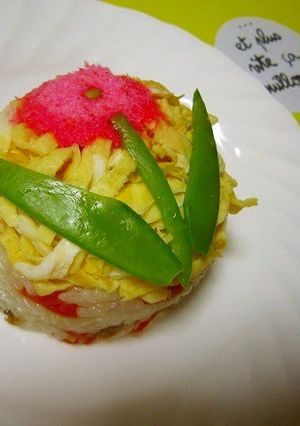 A picture of Cute and Tiny Gomoku Sushi Cake For Cherry Blossom Viewing.
