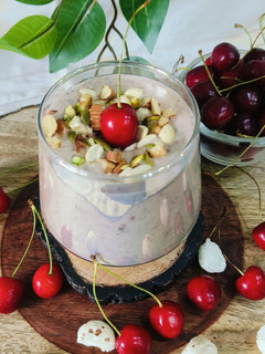 मखाना चेरी स्मूदी (fox nut cherry smoothie recipe in Hindi) रेसिपी मुख्य फोटो