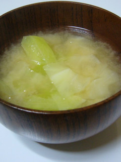 A picture of Easy 10-Minute Cabbage Miso Soup.