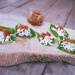 A picture of Miang Kham /Thai Appetizer.