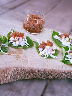 A picture of Miang Kham /Thai Appetizer.