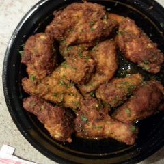 crispy buffalo chicken wings A picture of crispy buffalo chicken wings.