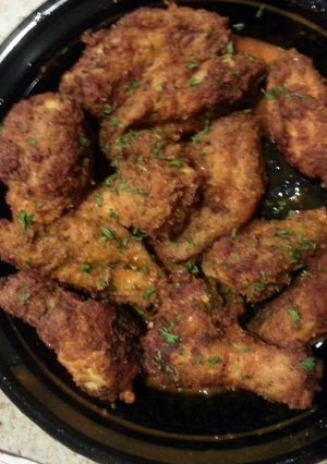 A picture of crispy buffalo chicken wings.
