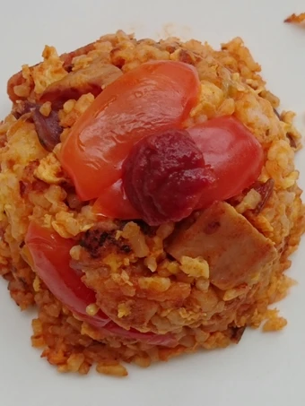 Easy Steps to Prepare Spam Tomat Sriracha Dan Nasi Goreng Bawang which Delicious