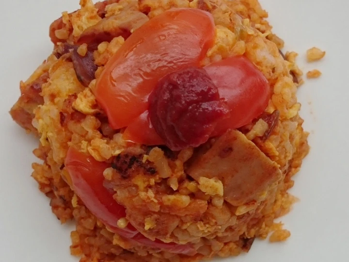 Easy Steps to Prepare Spam Tomat Sriracha Dan Nasi Goreng Bawang which Delicious