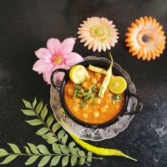 A picture of Chana masala/chole masala.