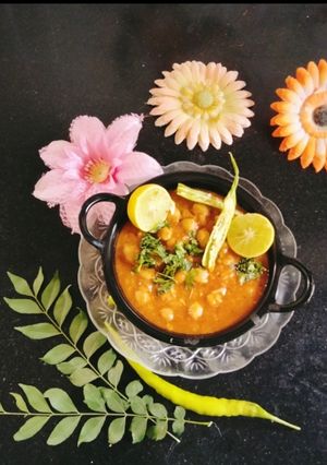 A picture of Chana masala/chole masala.