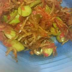 A picture of Sambal teri pete.