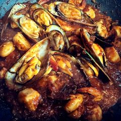 A picture of Seafood with Oyster Sauce.