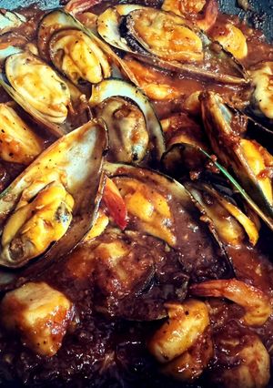 A picture of Seafood with Oyster Sauce.
