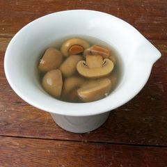 A picture of LG BUTTON MUSHROOM IN CHICKEN SOUP( ALL IN A POT ).