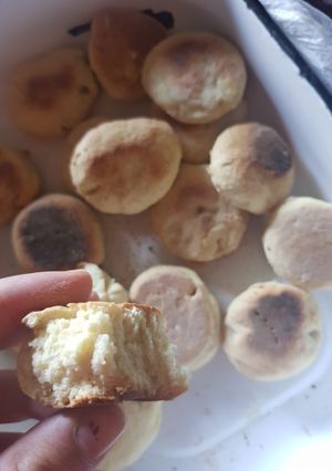 Una foto de Una especie de masitas o galletitas en la essen