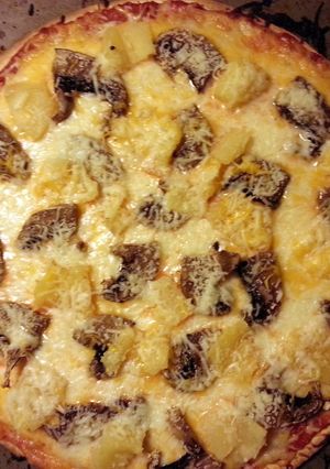 A picture of easy cheesy veggie pizza.