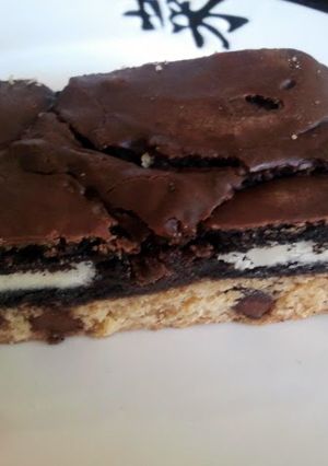 A picture of slutty brownies.