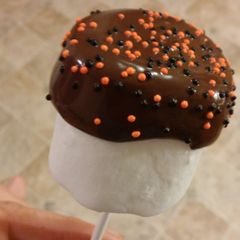 A picture of Halloween Marshmallow Pops.
