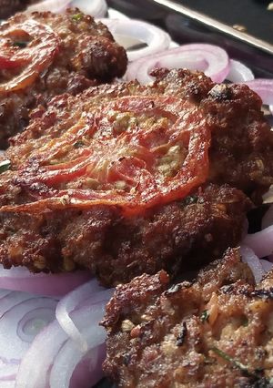 A picture of Chapli kabab (Peshawari Kebab).