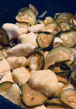 A picture of Chicken Strips with Zucchini.