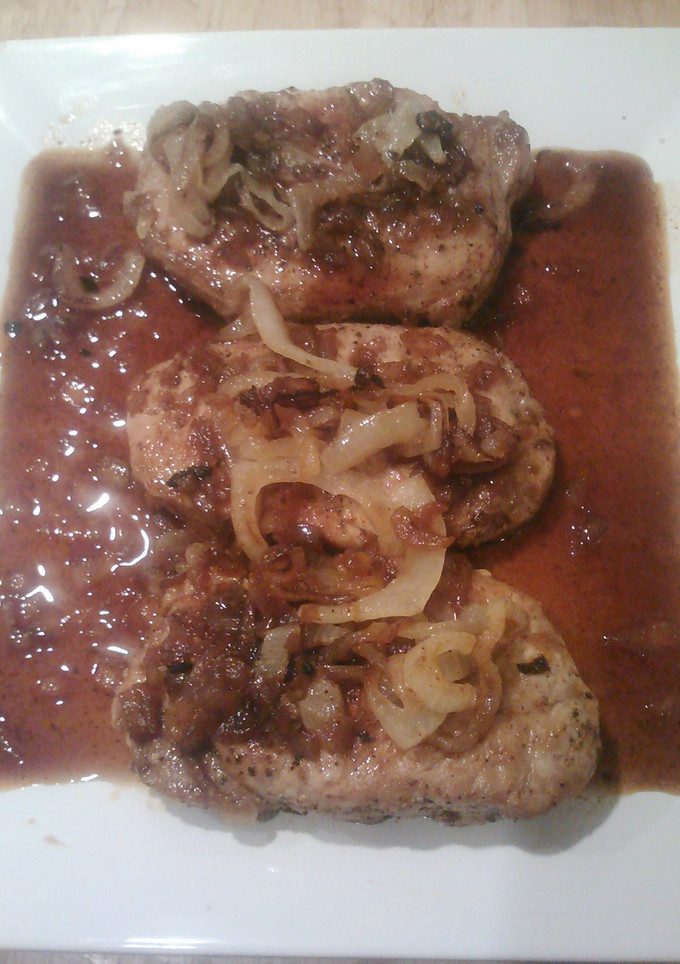 A picture of Pork chops in maple sauce.