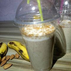 A picture of Banana and almond smoothie.
