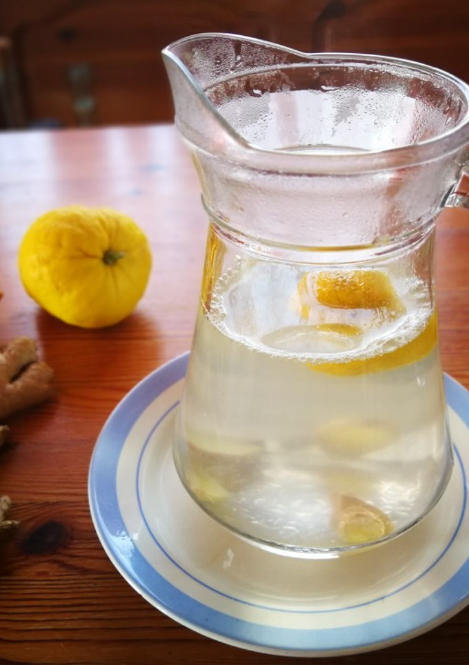 Una foto de Agua alcalina contra el virus