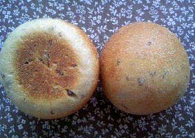 Waste-free Bread Rolls with Raisin Leaven