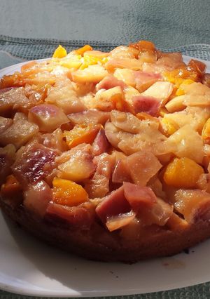 A picture of Nectarine upside-down cake.