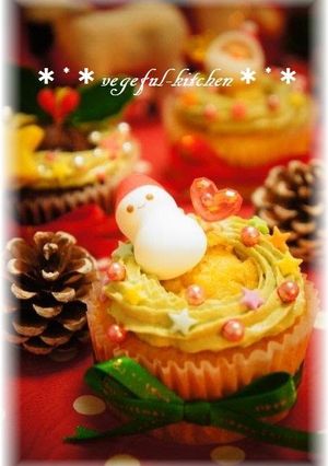 A picture of Easy Christmas Cupcake Decorations.