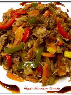 Una foto de Jarrete sobrante de puchero con verduras y salsa Hoisin