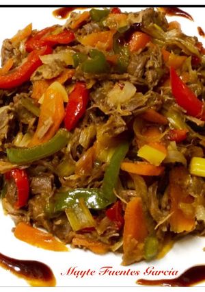 Una foto de Jarrete sobrante de puchero con verduras y salsa Hoisin