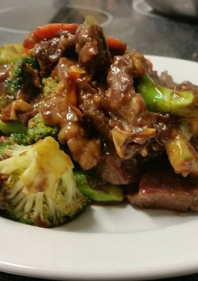 A picture of Easy Beef and Broccoli (With Carrots).