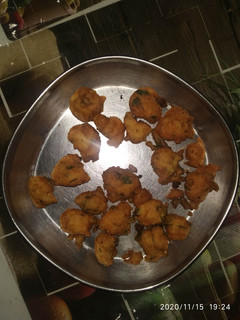 A picture of Moong dal Pakodi.