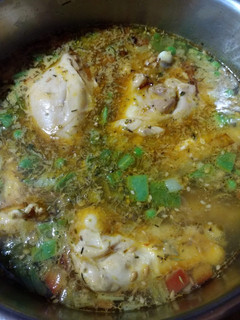 Una foto de Pollo con verduras y hierbas provenzales