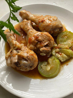 Una foto de Muslos de pollo con cositas ricas, en la olla exprés, en solo 15’