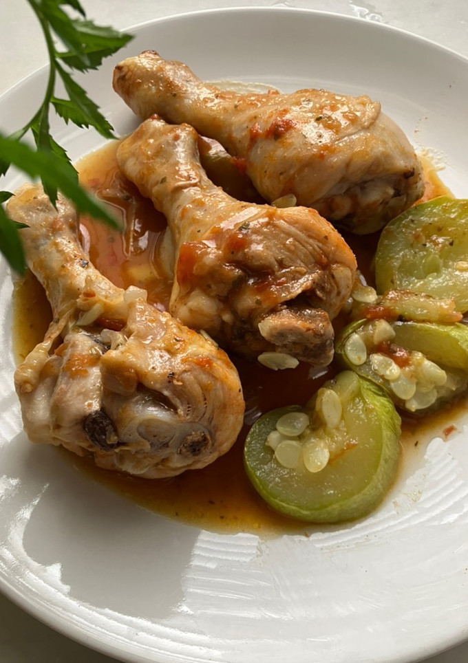 Una foto de Muslos de pollo con cositas ricas, en la olla exprés, en solo 15’