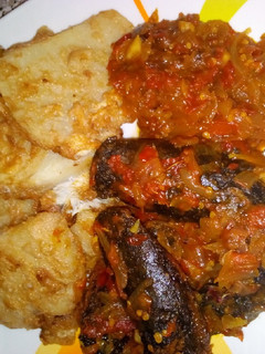 A picture of Fried yam with egg and fish sauce.