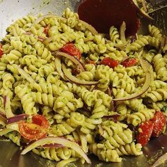 A picture of Creamy avocado pasta.