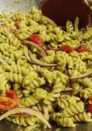 A picture of Creamy avocado pasta.