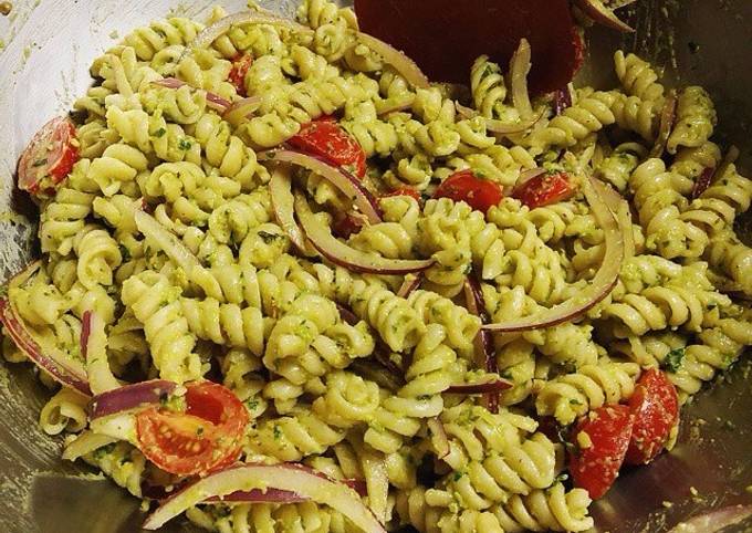 Creamy avocado pasta