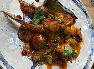 Une photo de Lotte à la provençale 🧄🥬légumes du soleil🌶️🥕🫛
