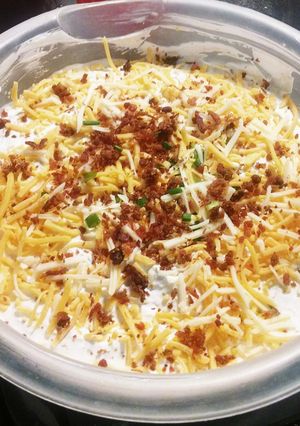 A picture of Loaded Baked Potato Dip.