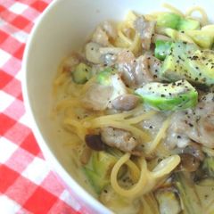 A picture of Avocado Cream Pasta Made with Pork Offcuts.